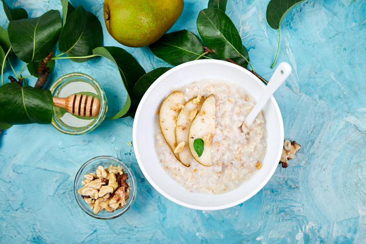 Yoghurt Porridge with Pears and Walnuts